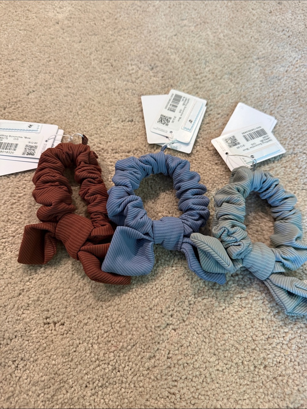 Lululemon uplifting scrunchie bow
